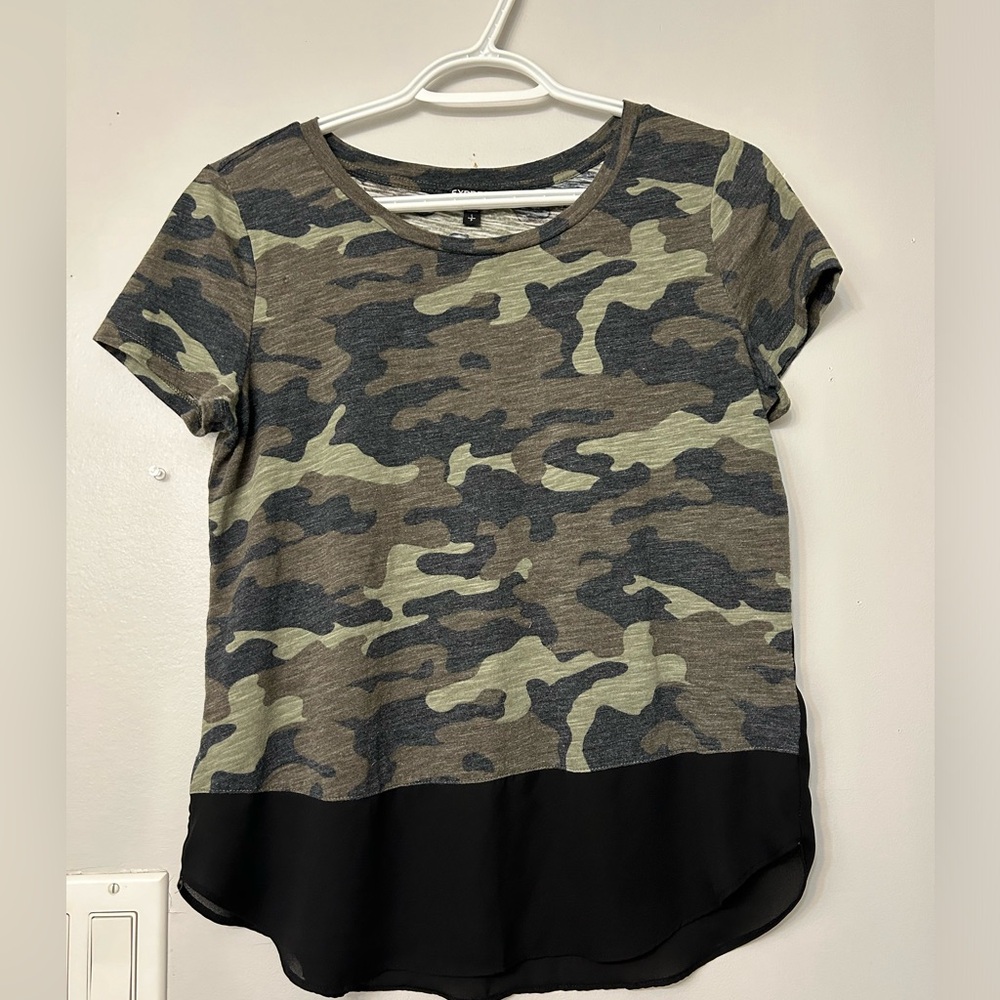 Express Heathered camo Mesh tee. Size Small